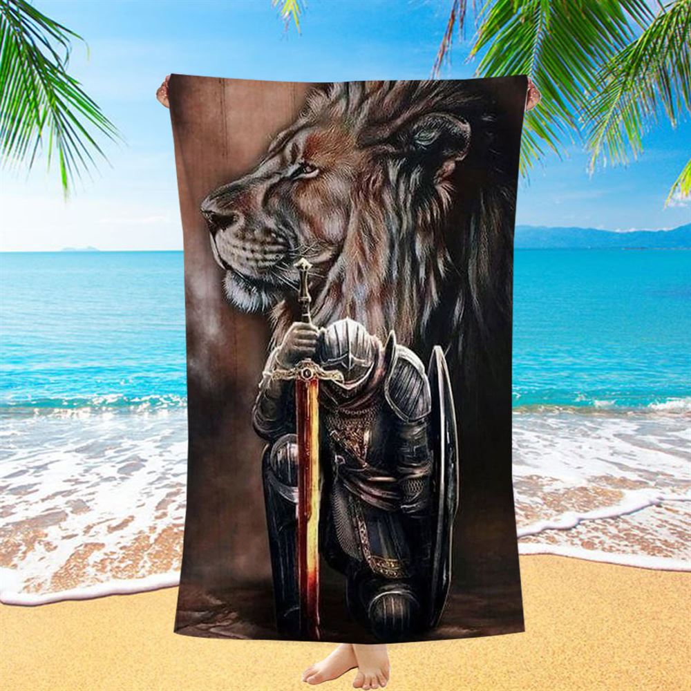 Warrior Knight Kneel And Lion Beach Towel - Christian Beach Towel - Religious Art